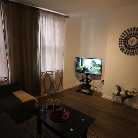 Luxury 1 Bedroom Flat In The Heart Of Wood Green لندن الغرفة الصورة