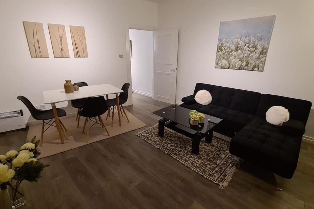 Luxury 1 Bedroom Flat In The Heart Of Wood Green لندن المظهر الخارجي الصورة