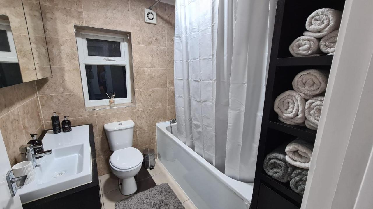 Luxury 1 Bedroom Flat In The Heart Of Wood Green لندن المظهر الخارجي الصورة