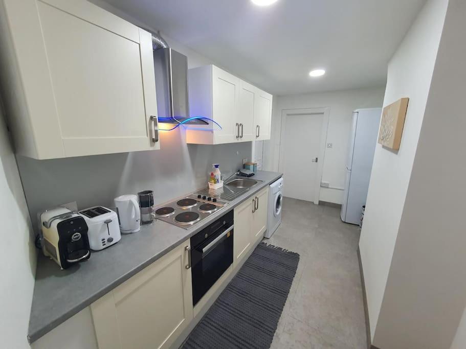 Luxury 1 Bedroom Flat In The Heart Of Wood Green لندن المظهر الخارجي الصورة