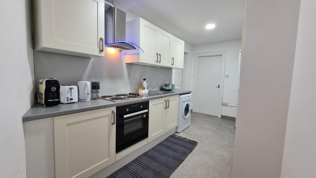 Luxury 1 Bedroom Flat In The Heart Of Wood Green لندن المظهر الخارجي الصورة